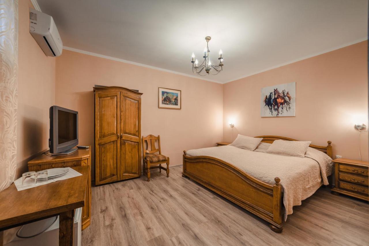 Готель «Вишневий Сад» Mukácheve Exterior foto