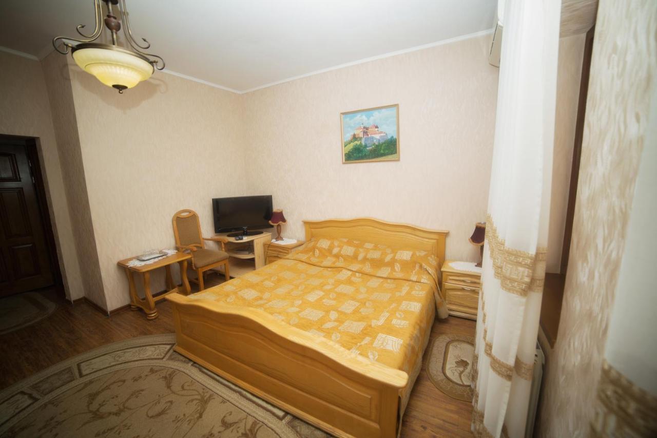 Готель «Вишневий Сад» Mukácheve Exterior foto