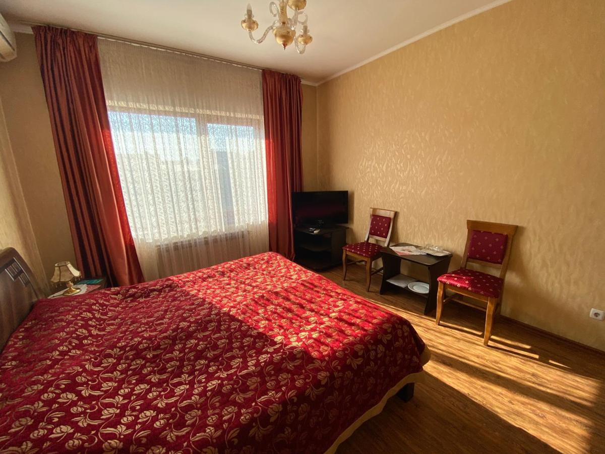 Готель «Вишневий Сад» Mukácheve Exterior foto