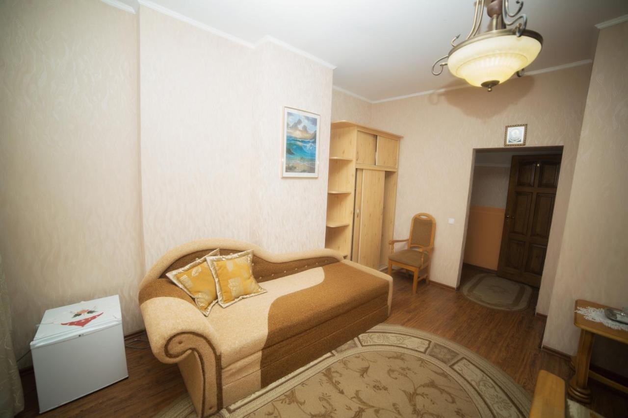 Готель «Вишневий Сад» Mukácheve Exterior foto