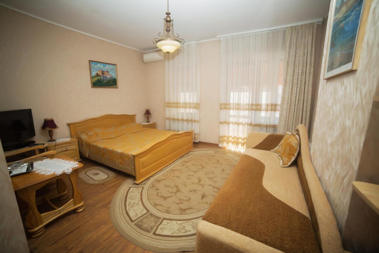 Готель «Вишневий Сад» Mukácheve Exterior foto