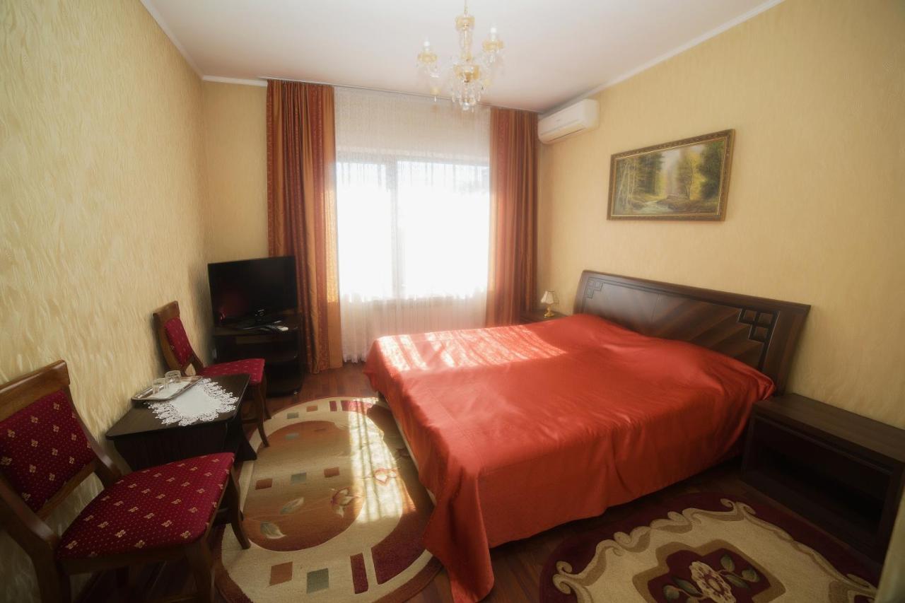 Готель «Вишневий Сад» Mukácheve Exterior foto