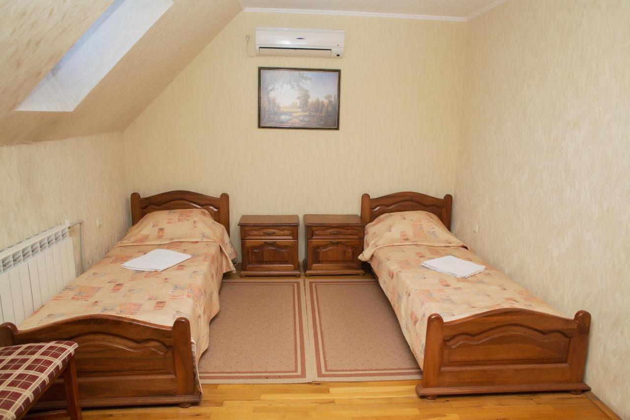 Готель «Вишневий Сад» Mukácheve Exterior foto