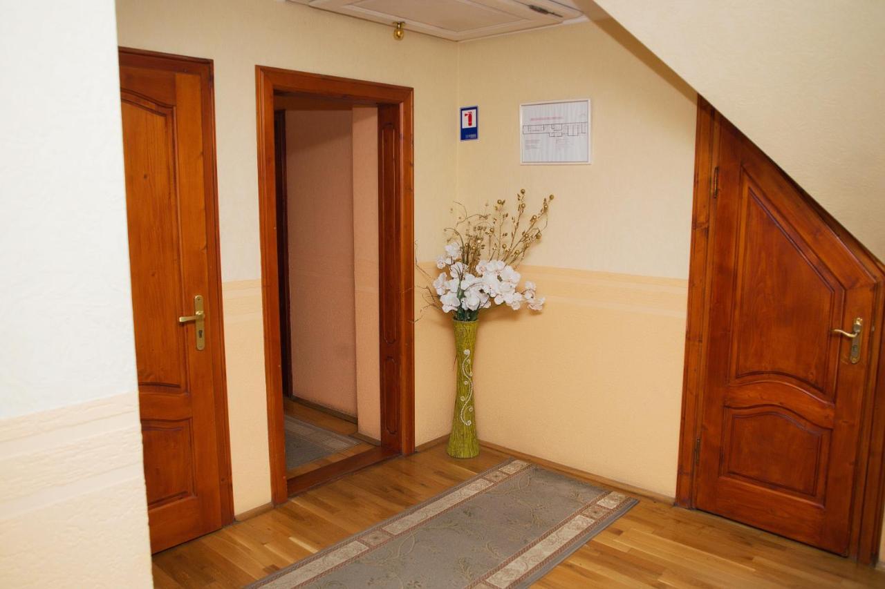Готель «Вишневий Сад» Mukácheve Exterior foto