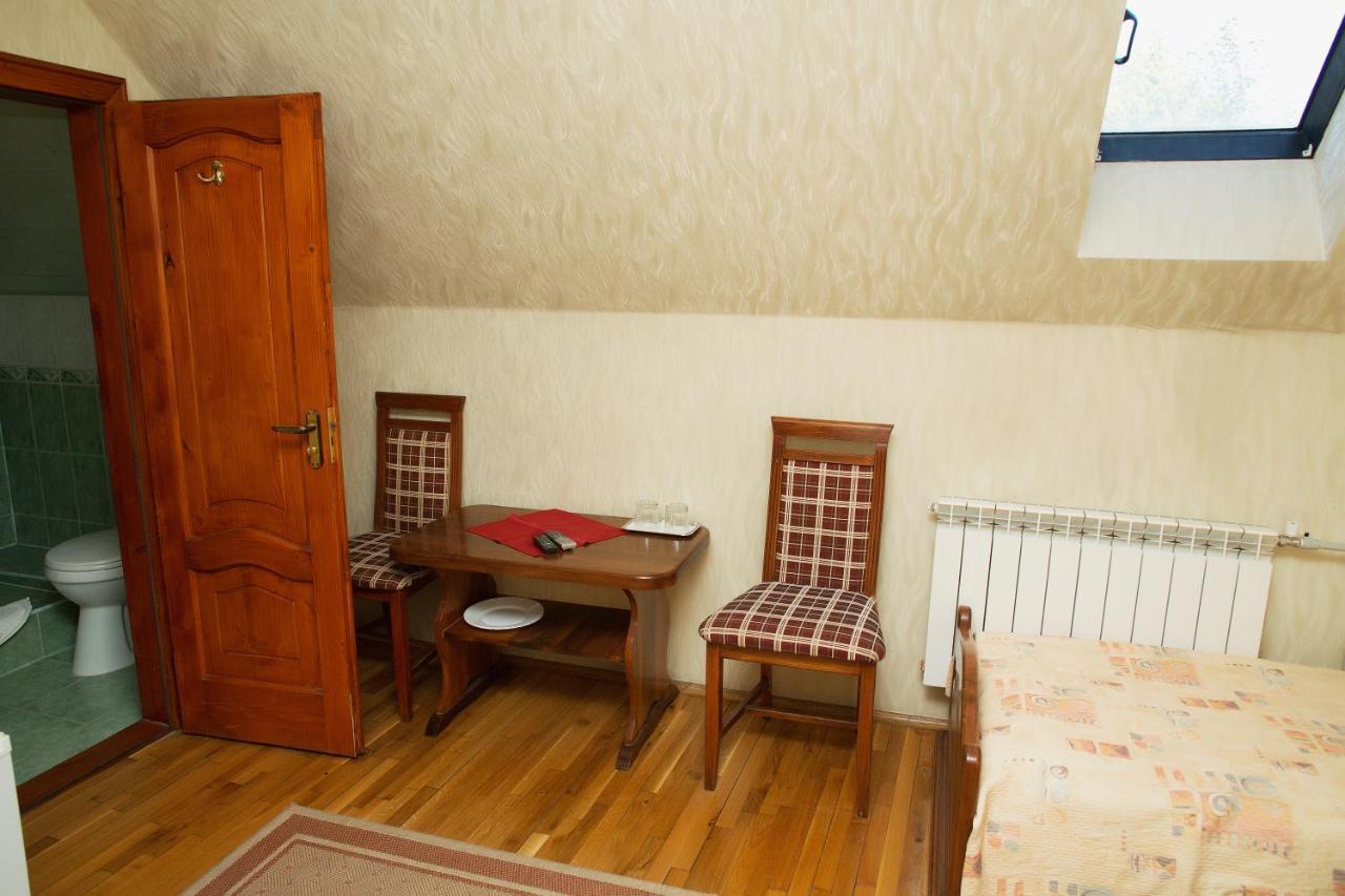 Готель «Вишневий Сад» Mukácheve Exterior foto