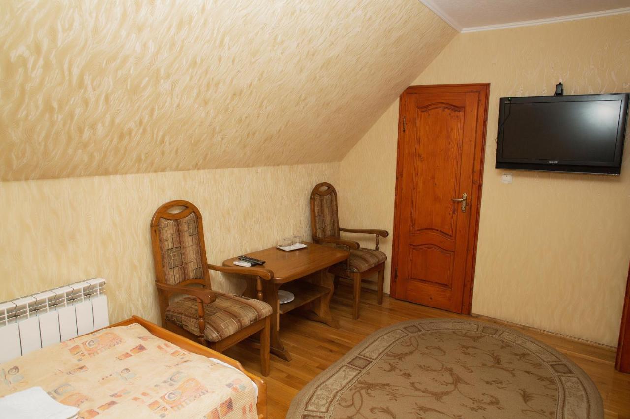 Готель «Вишневий Сад» Mukácheve Exterior foto